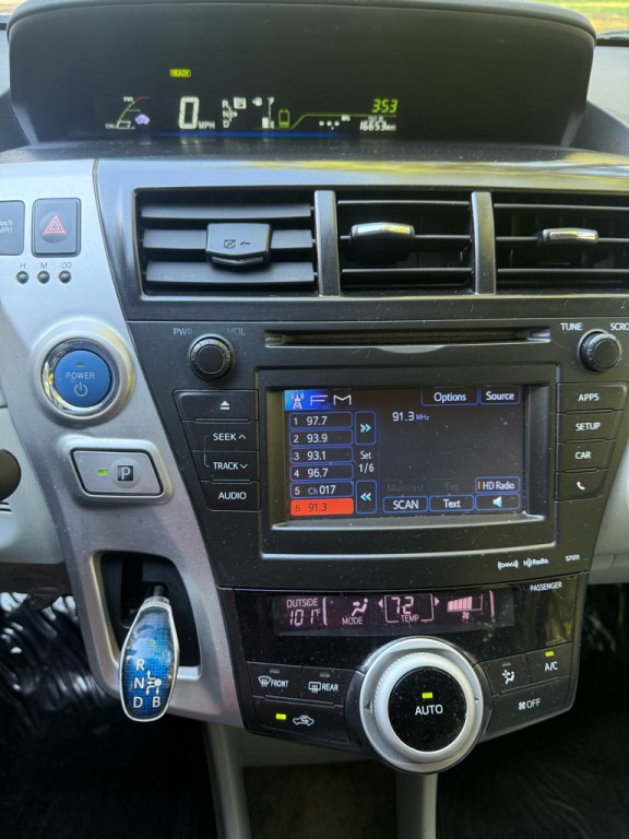 2012 Toyota Prius Image 19
