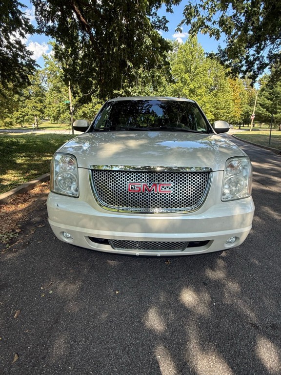 2012 GMC Yukon Image 2
