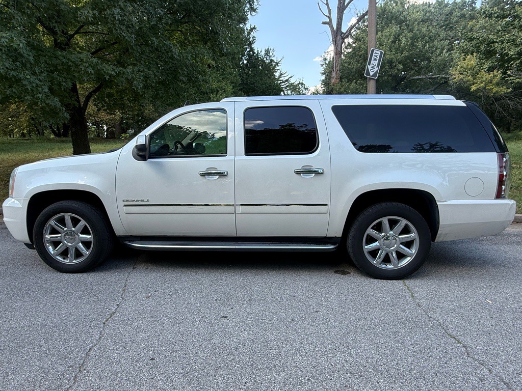 2012 GMC Yukon Image 3