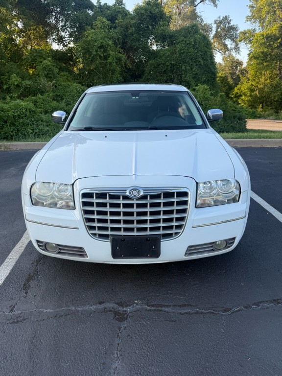 2010 Chrysler 300 Image 5