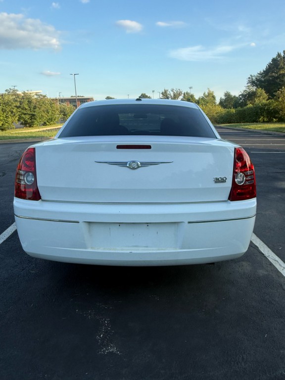 2010 Chrysler 300 Image 9