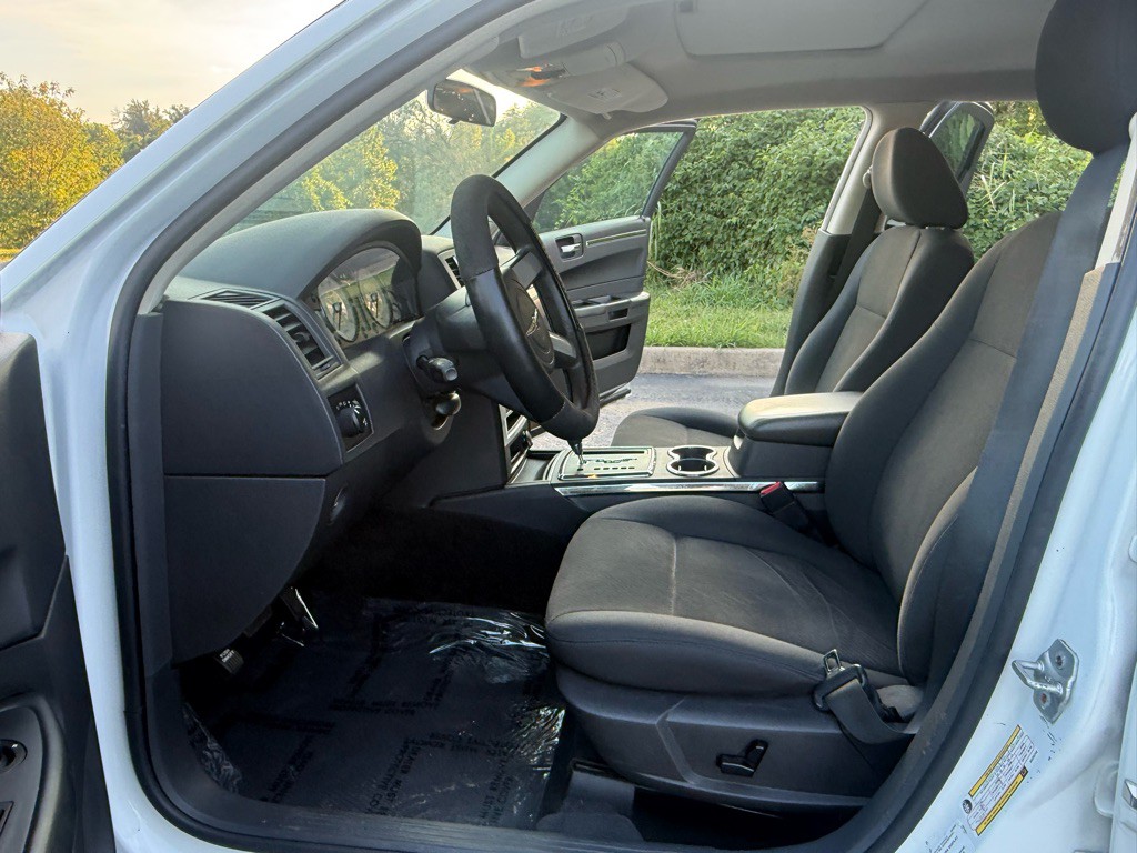 2010 Chrysler 300 Image 10
