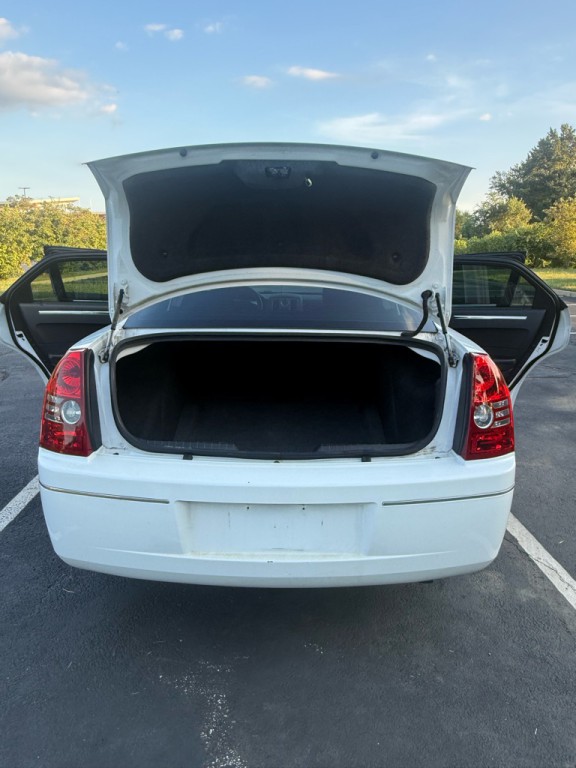 2010 Chrysler 300 Image 14