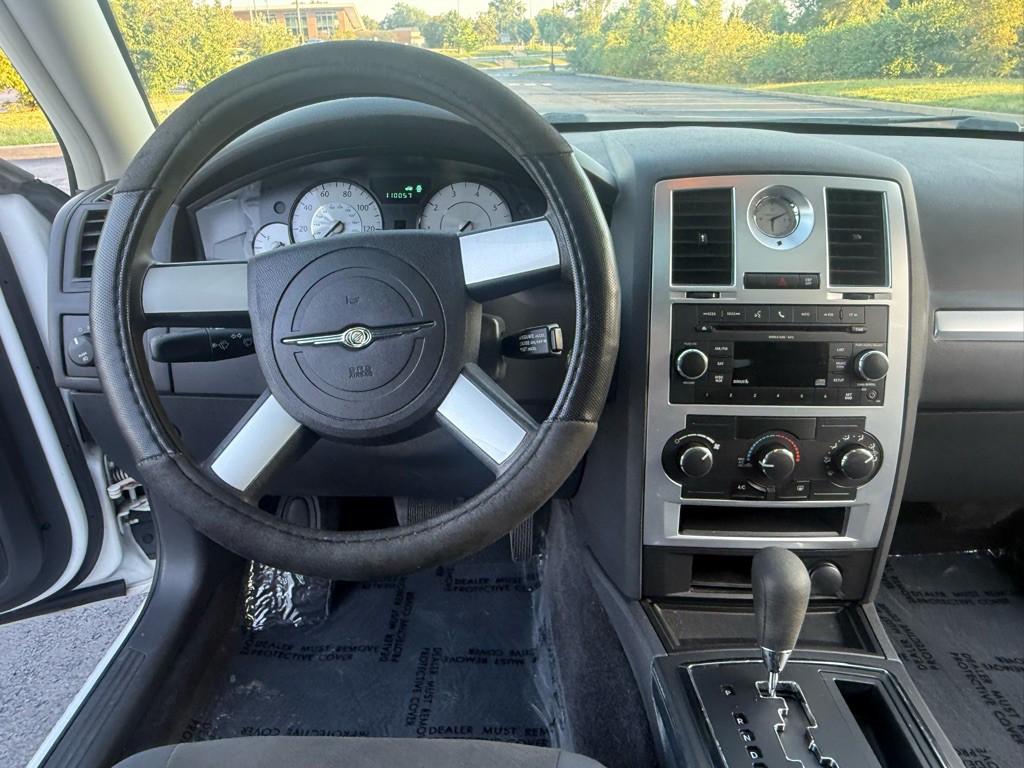 2010 Chrysler 300 Image 18