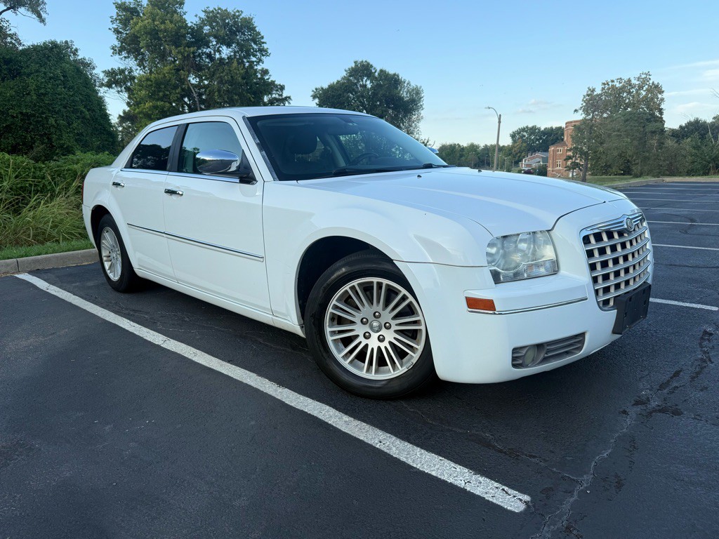 2010 Chrysler 300 Image 24