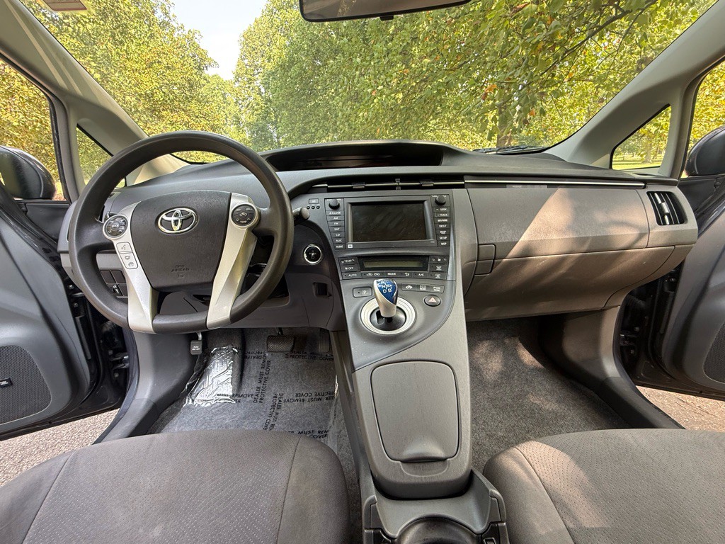 2010 Toyota Prius Image 11