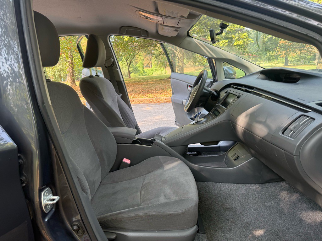 2010 Toyota Prius Image 12
