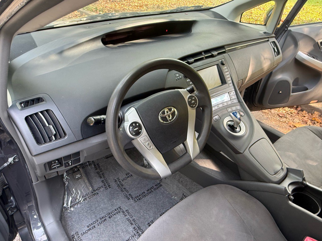 2010 Toyota Prius Image 13