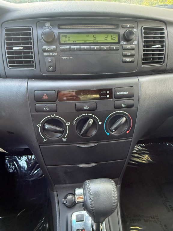 2004 Toyota Corolla Image 18