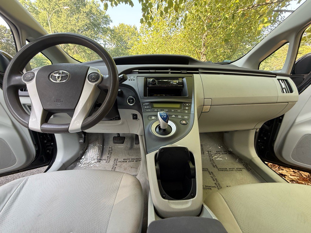 2010 Toyota Prius Image 11
