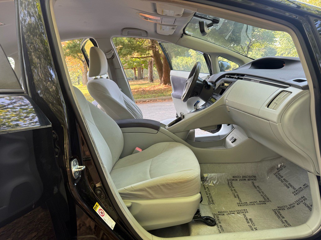 2010 Toyota Prius Image 12