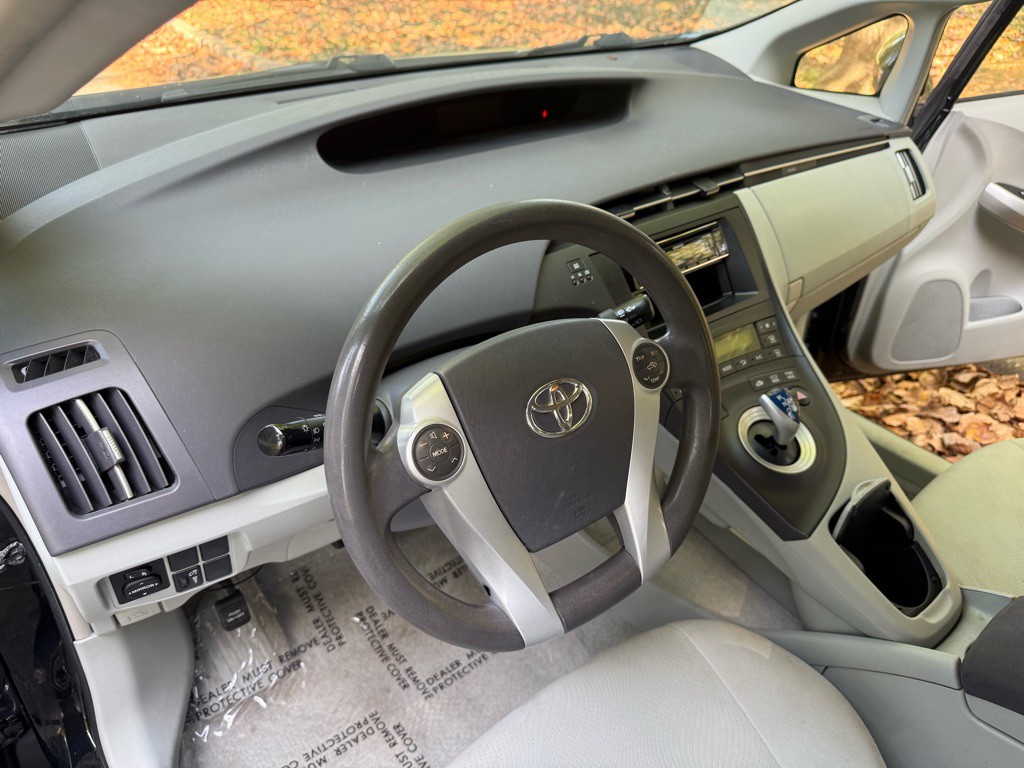 2010 Toyota Prius Image 13
