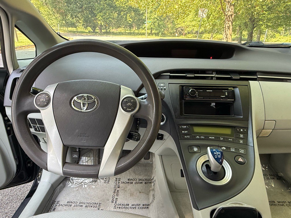 2010 Toyota Prius Image 14