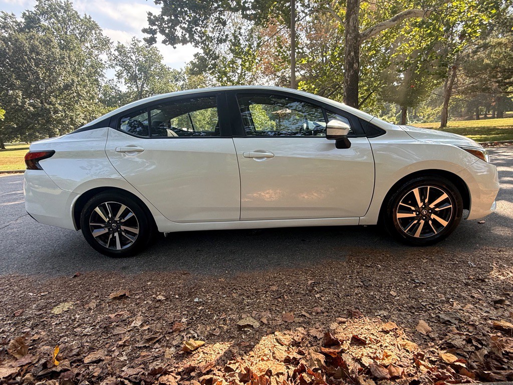 2021 Nissan Versa Image 6