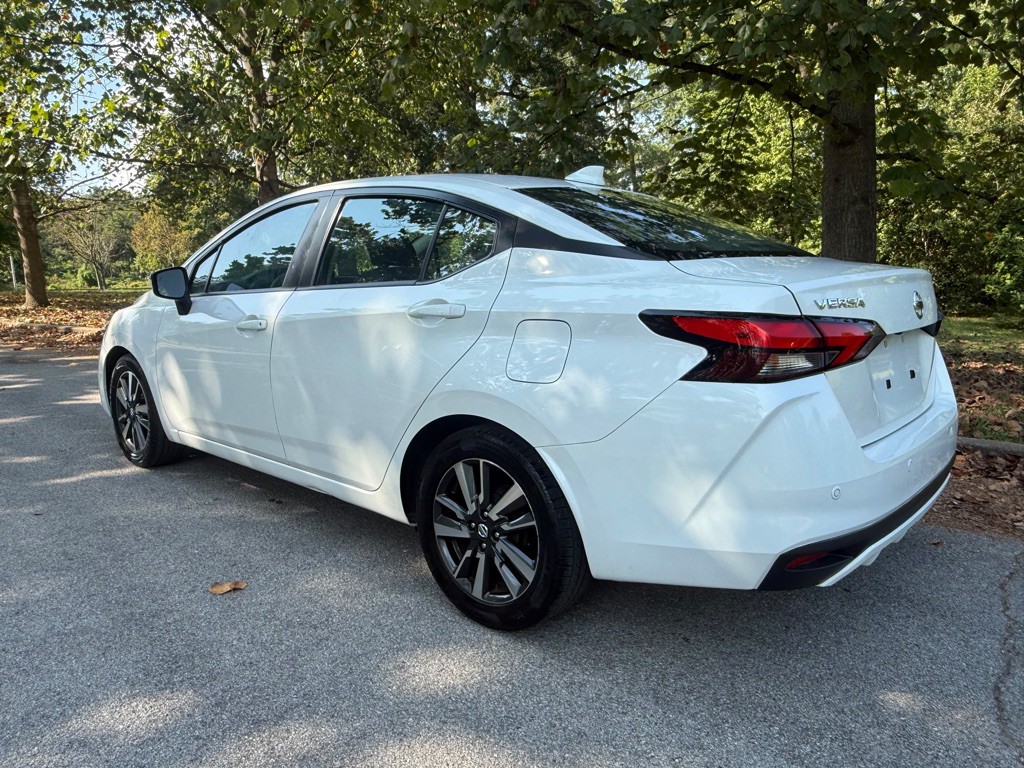 2021 Nissan Versa Image 7