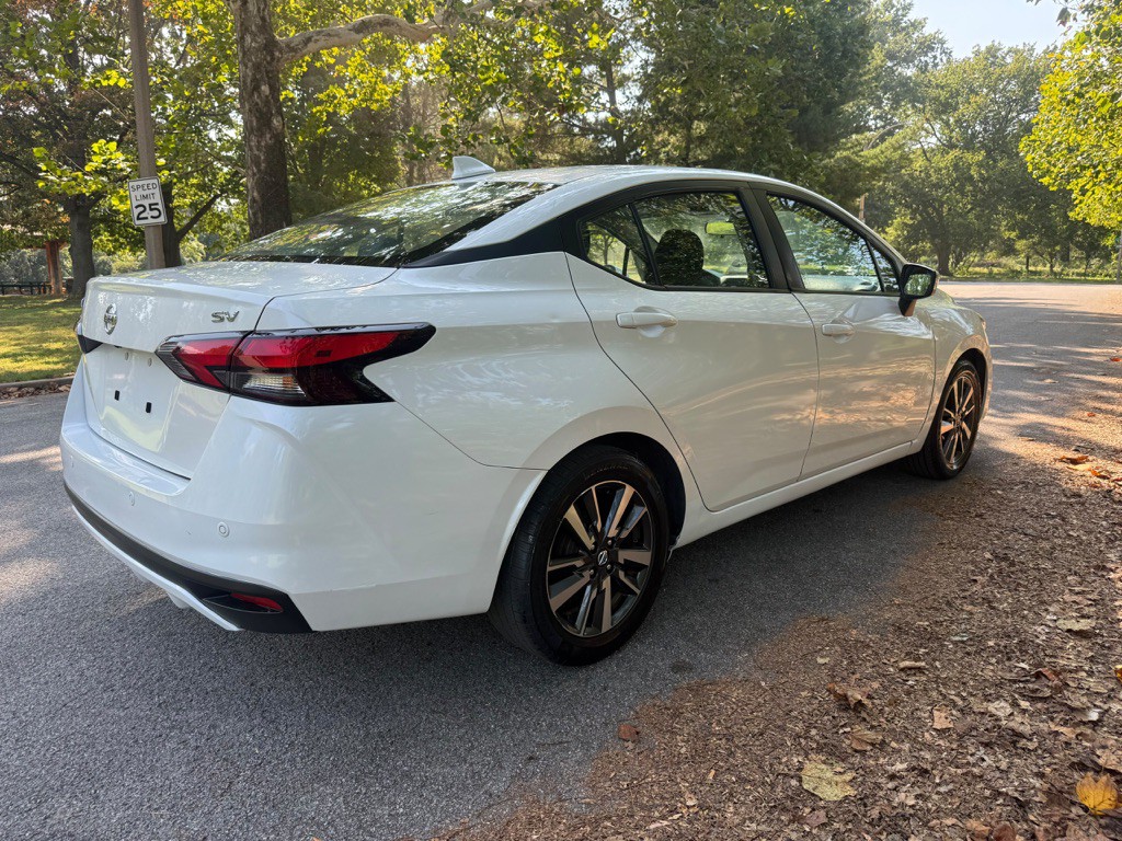 2021 Nissan Versa Image 9
