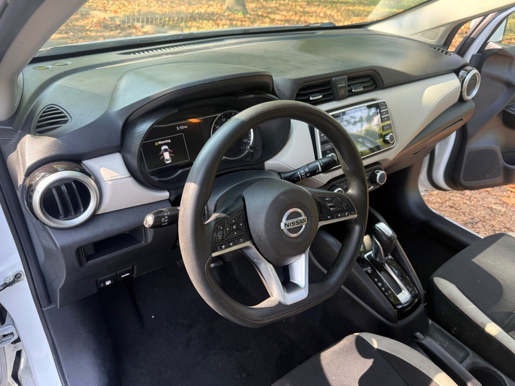 2021 Nissan Versa Image 13