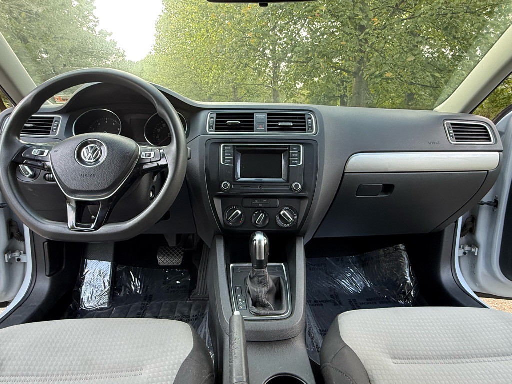 2017 Volkswagen Jetta Image 11