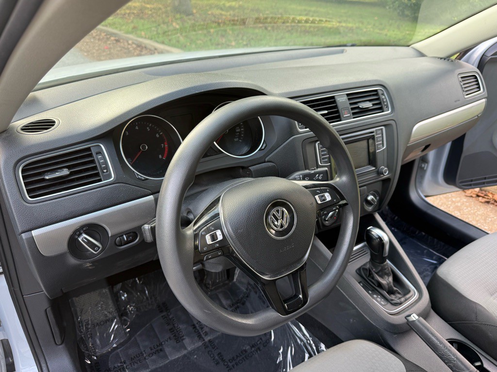 2017 Volkswagen Jetta Image 13