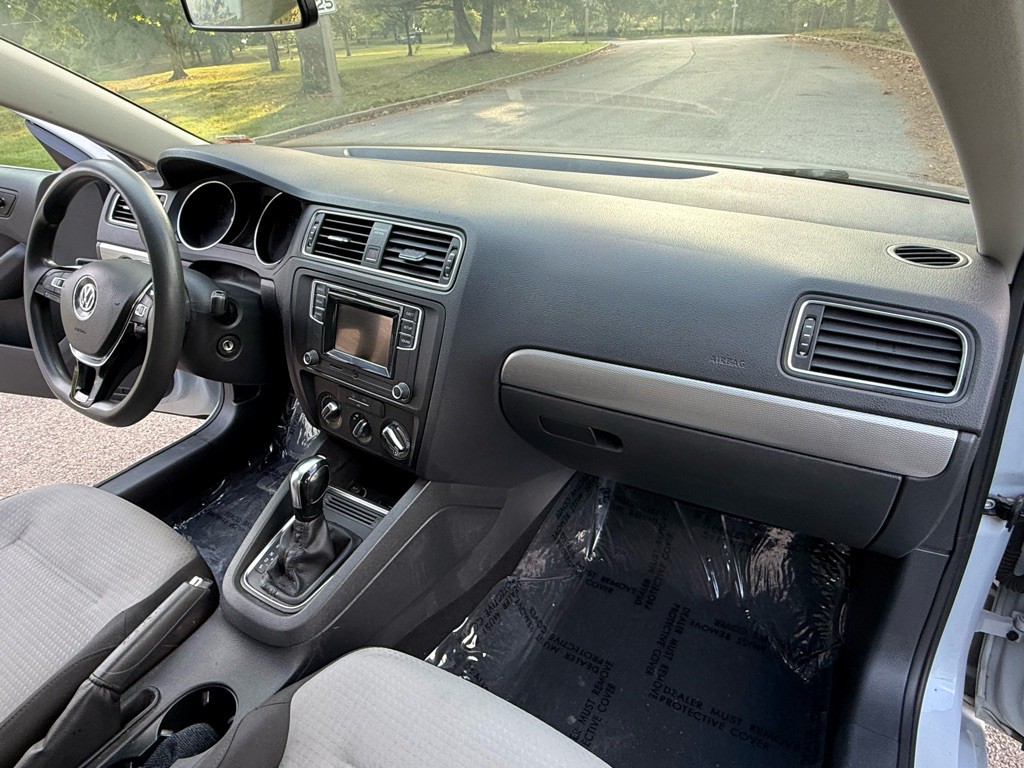 2017 Volkswagen Jetta Image 15