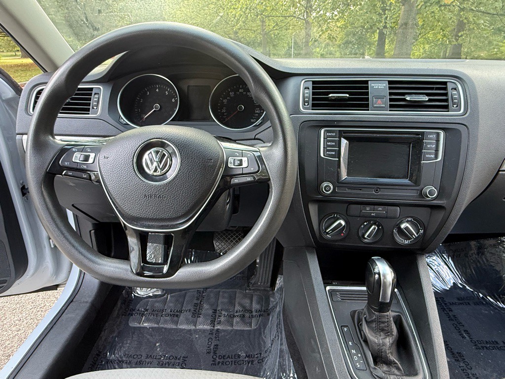 2017 Volkswagen Jetta Image 16