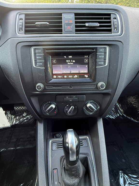2017 Volkswagen Jetta Image 18