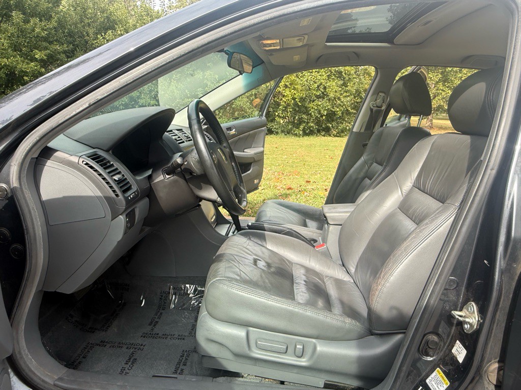 2004 Honda Accord Image 10