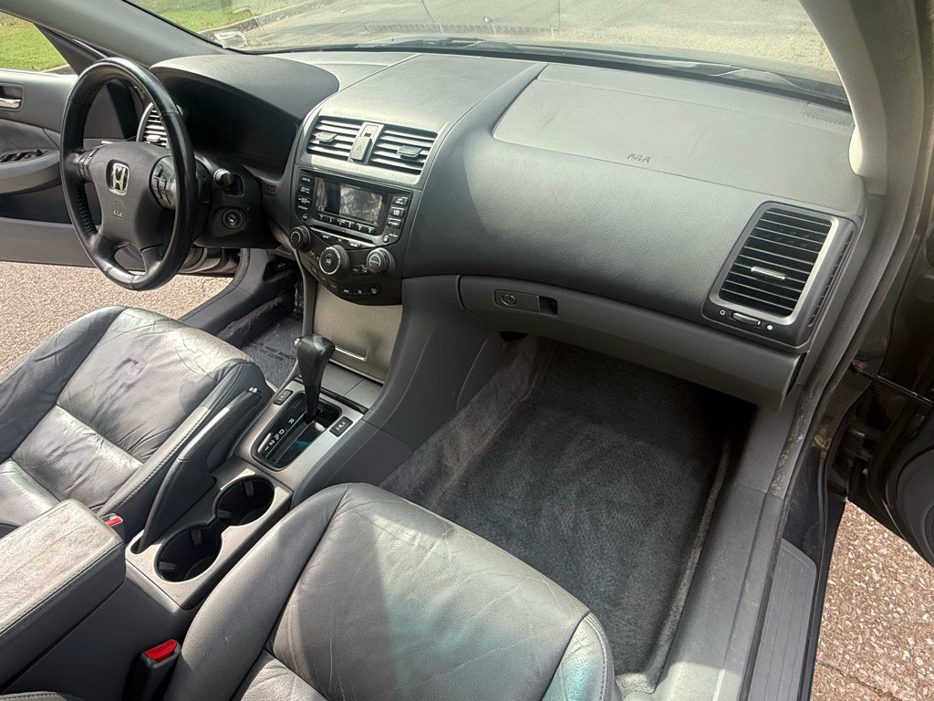 2004 Honda Accord Image 15