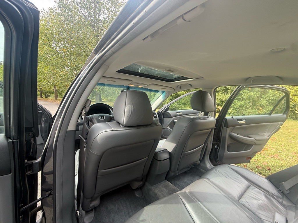 2004 Honda Accord Image 19