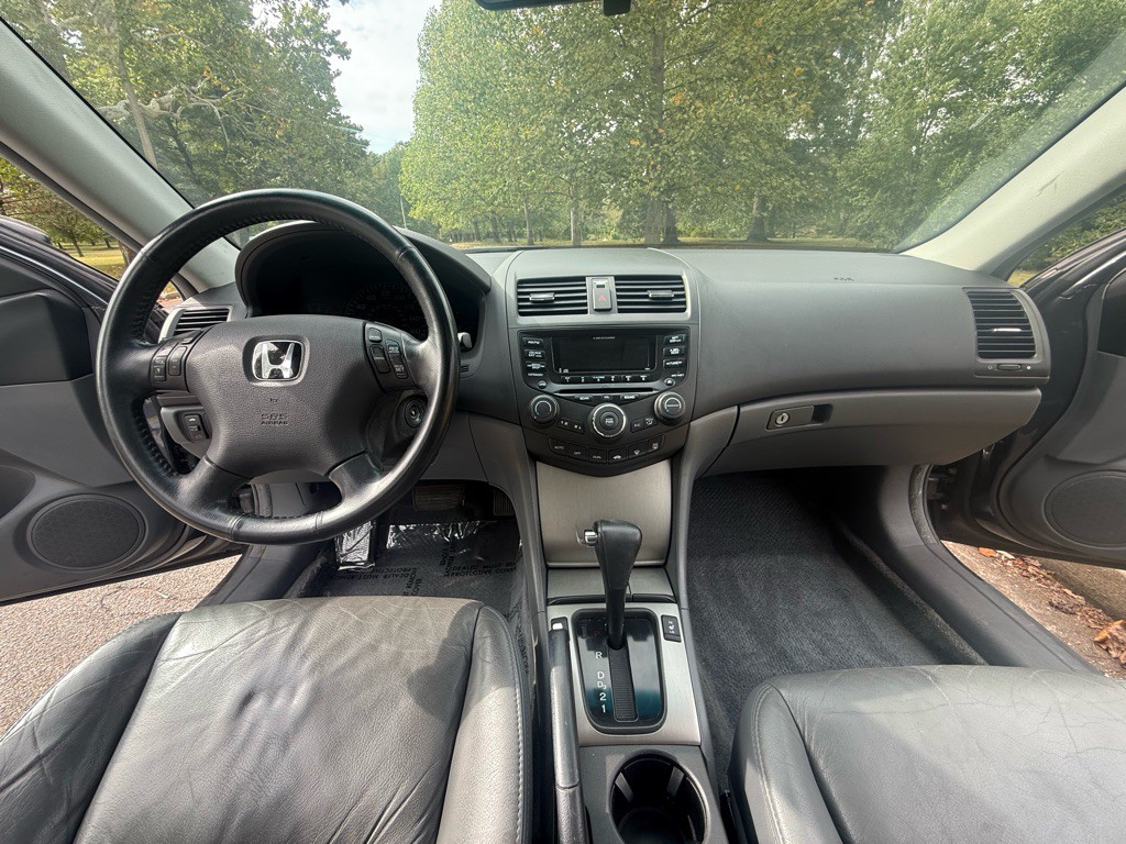 2004 Honda Accord Image 11