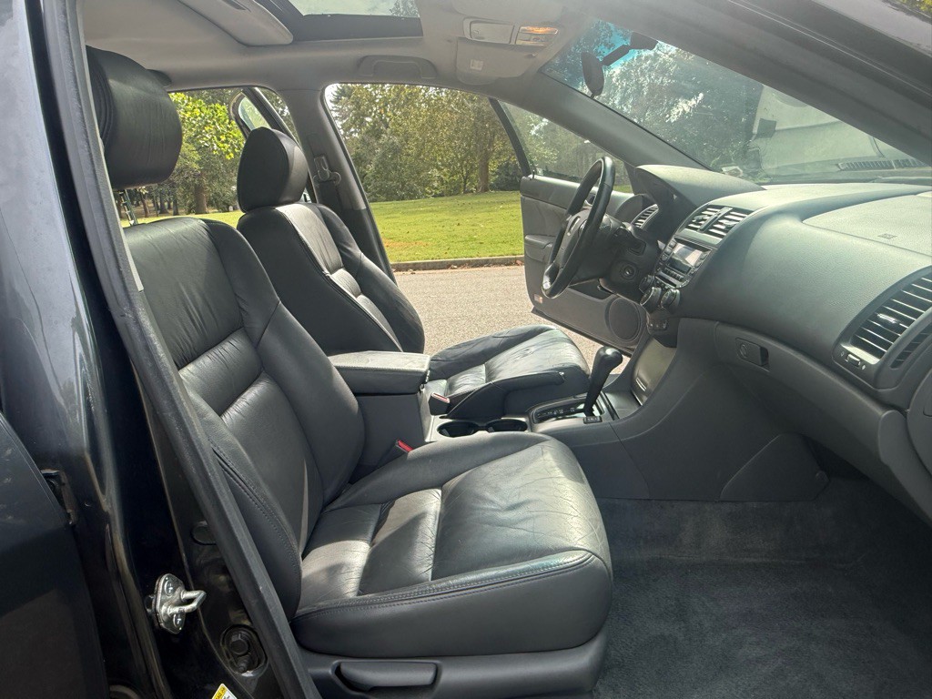 2004 Honda Accord Image 12