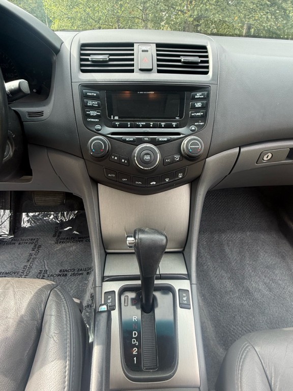 2004 Honda Accord Image 14