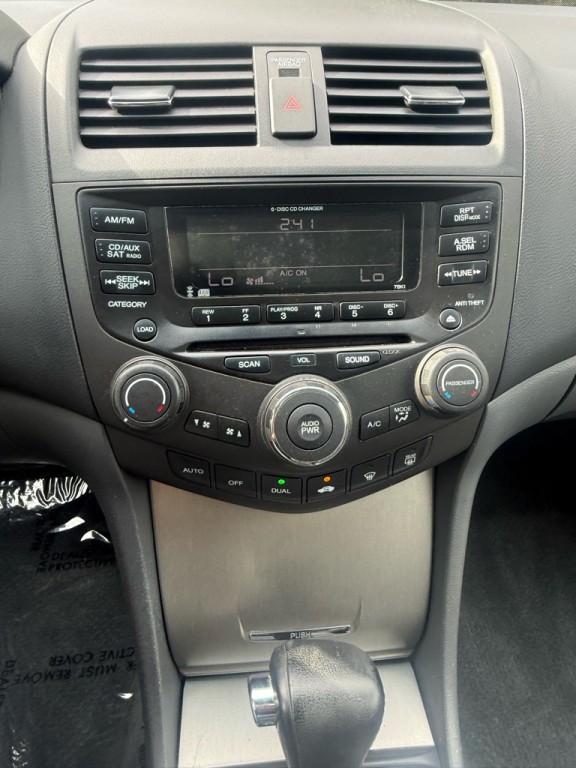 2004 Honda Accord Image 18