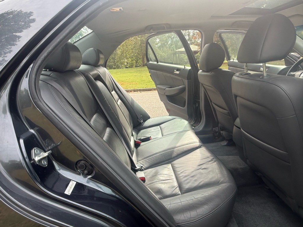 2004 Honda Accord Image 20