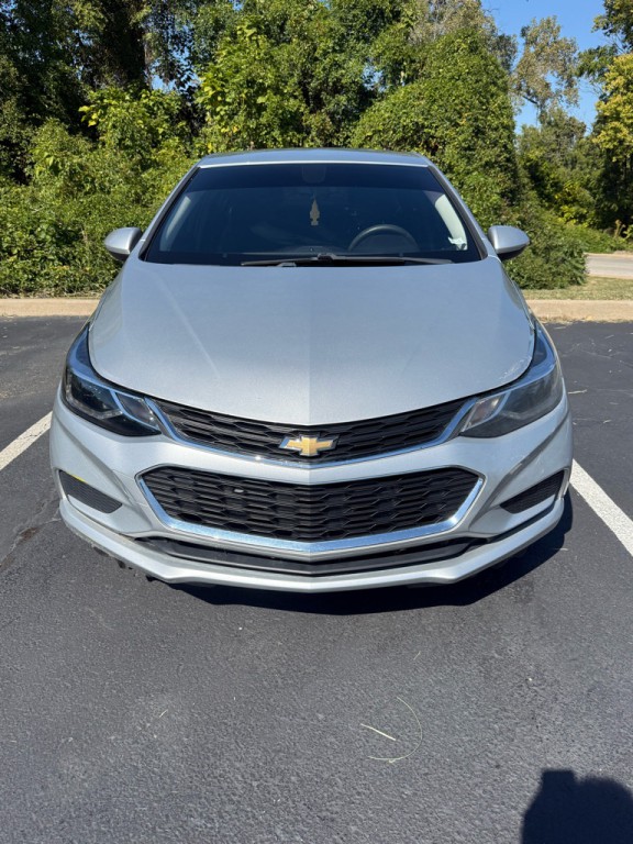 2017 Chevrolet Cruze Image 2