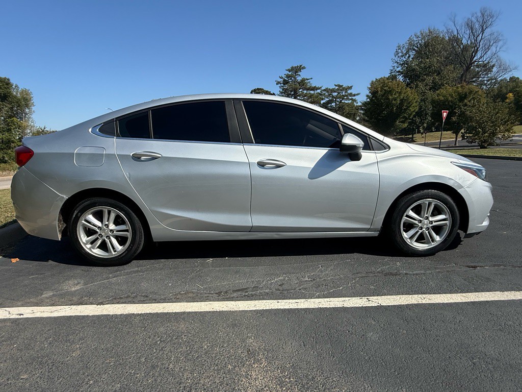 2017 Chevrolet Cruze Image 6