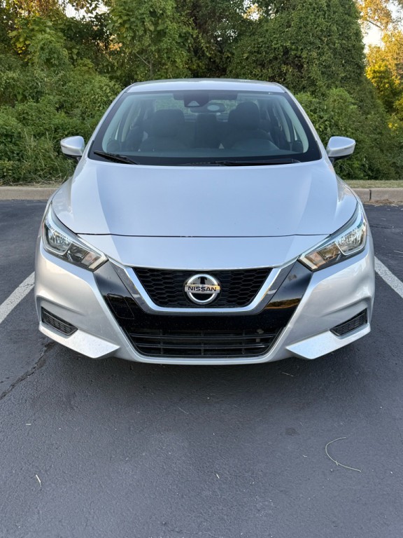 2021 Nissan Versa Image 2