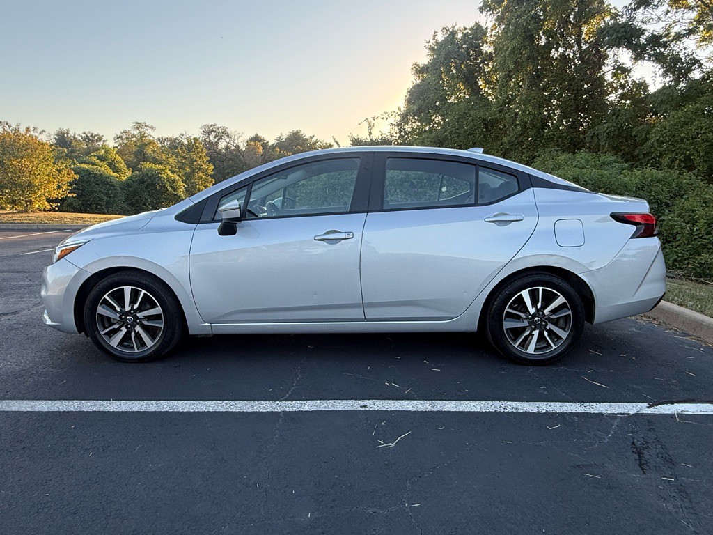 2021 Nissan Versa Image 3