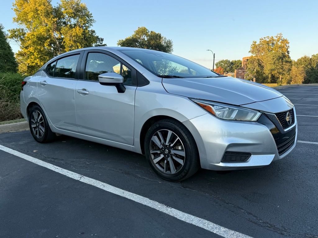 2021 Nissan Versa Image 4