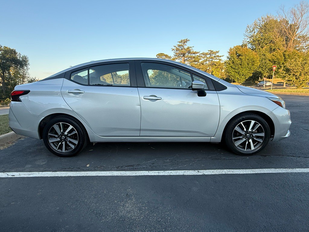 2021 Nissan Versa Image 6