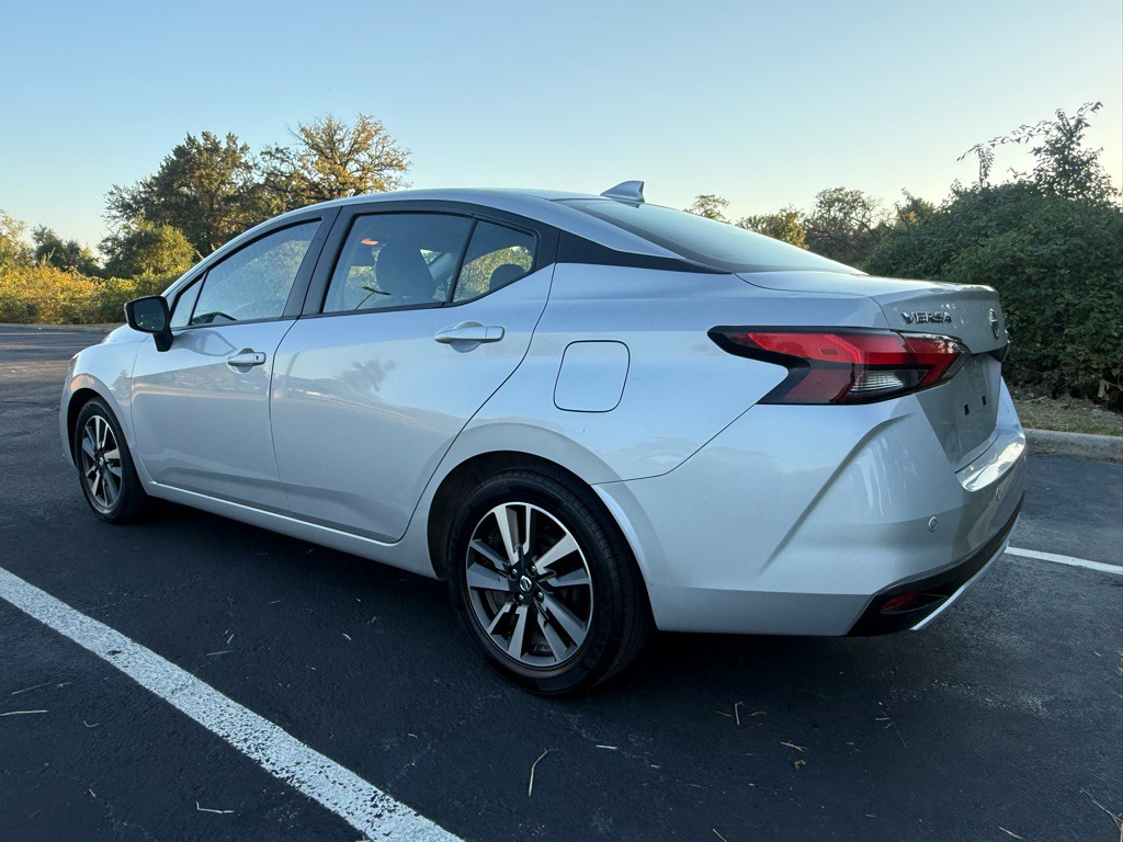 2021 Nissan Versa Image 7