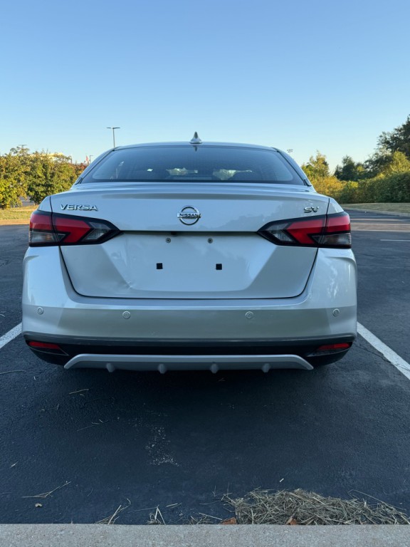 2021 Nissan Versa Image 8