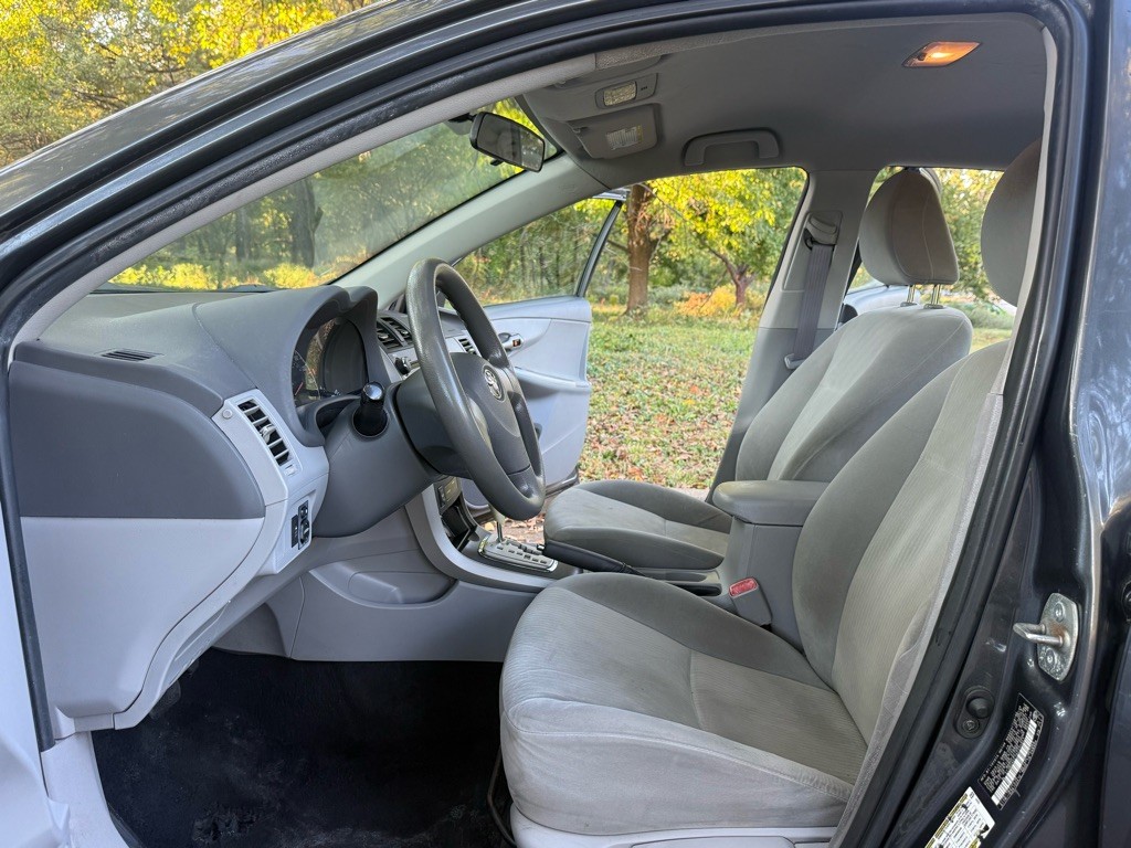 2010 Toyota Corolla Image 10