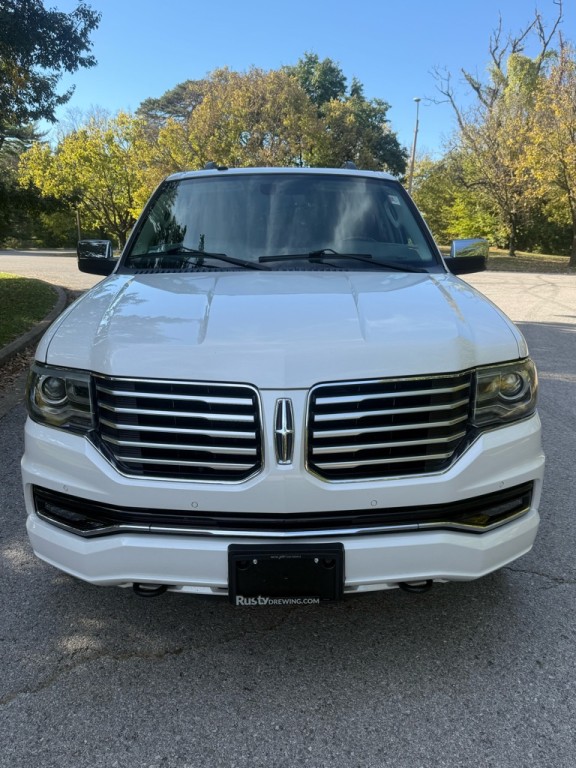 2016 Lincoln Navigator Image 2