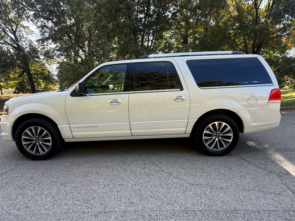 2016 Lincoln Navigator Image 6
