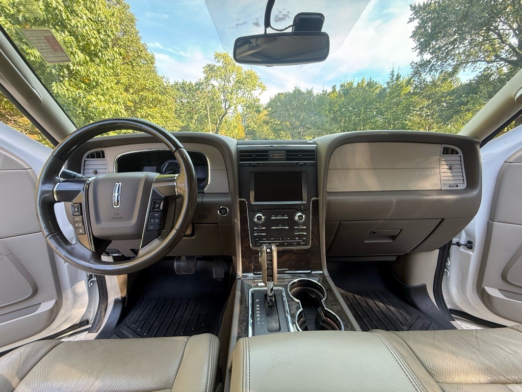 2016 Lincoln Navigator Image 8