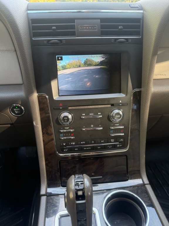 2016 Lincoln Navigator Image 15