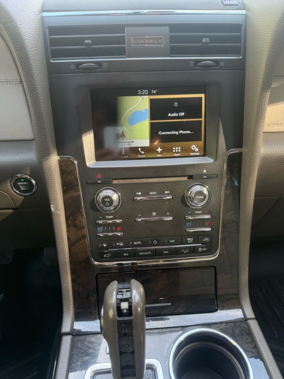 2016 Lincoln Navigator Image 16