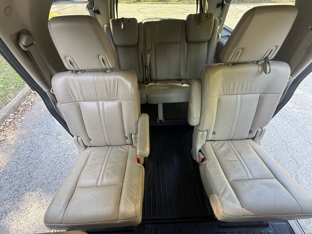 2016 Lincoln Navigator Image 19