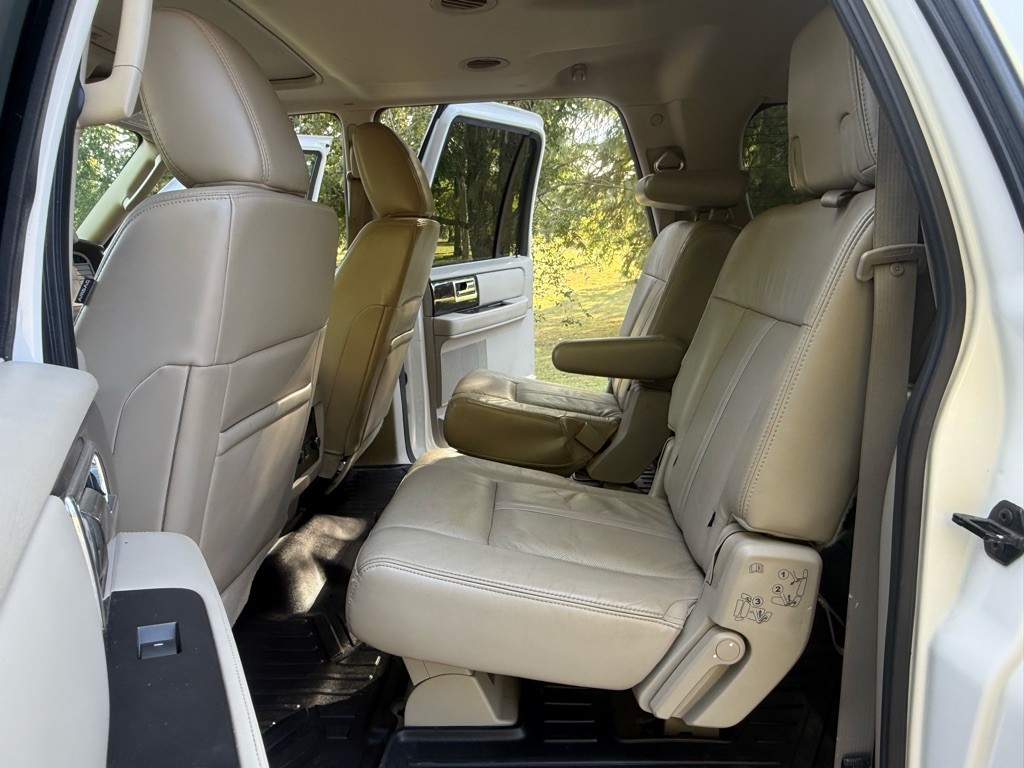 2016 Lincoln Navigator Image 20